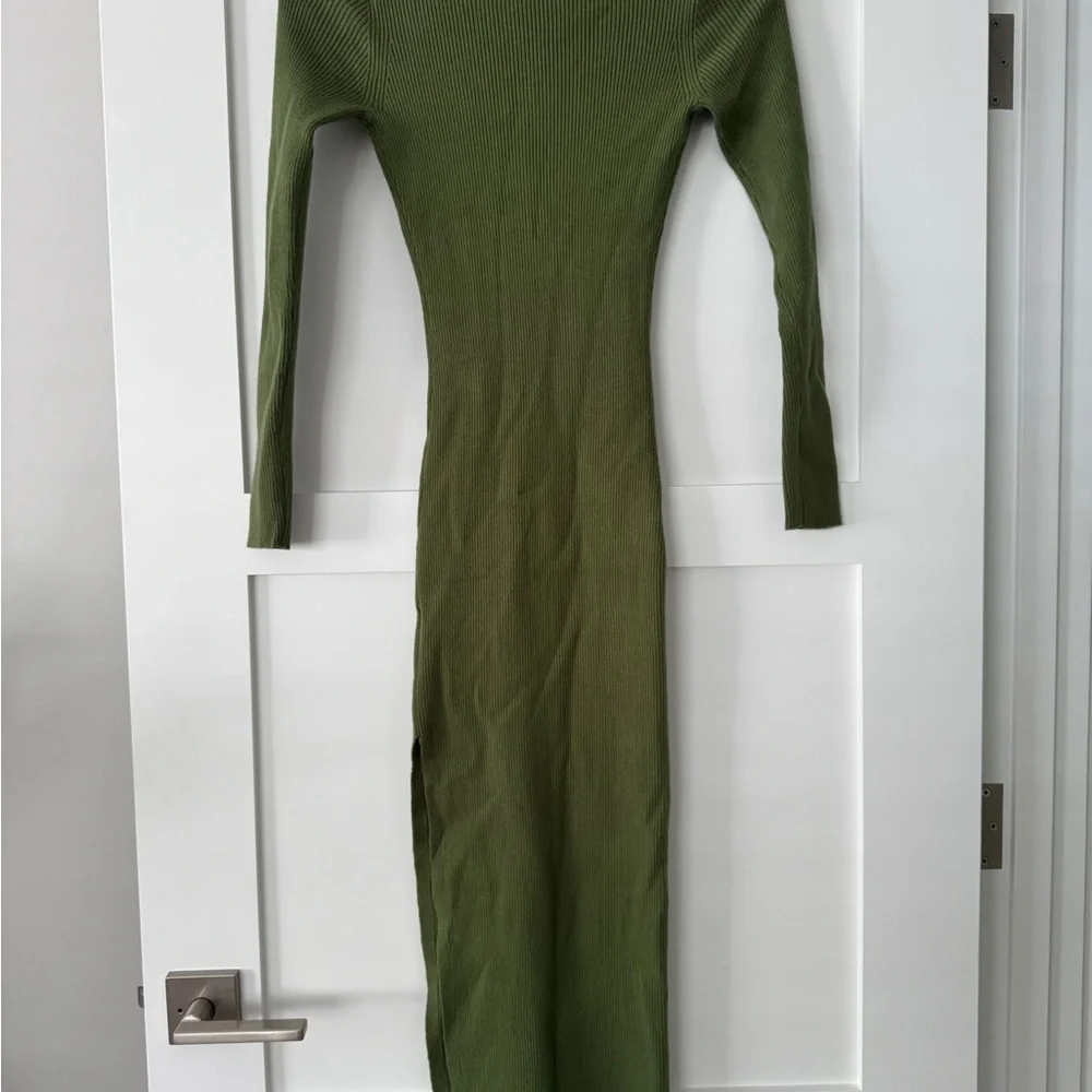 Petal & Pup Green Ribbed Bodycon Dress V-Neck Long Sleeve - Picture 3 of 4